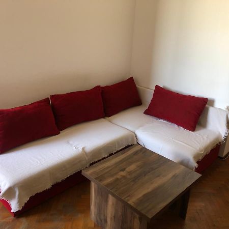 Lovely 1 Bedroom Apartment Close To Old Town Bukarest Exterior foto