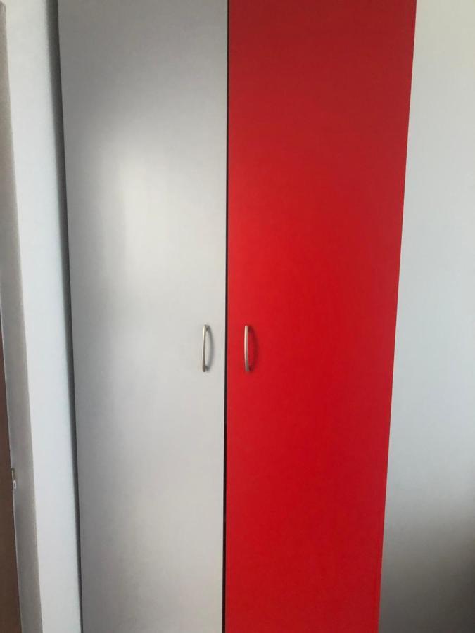 Lovely 1 Bedroom Apartment Close To Old Town Bukarest Exterior foto