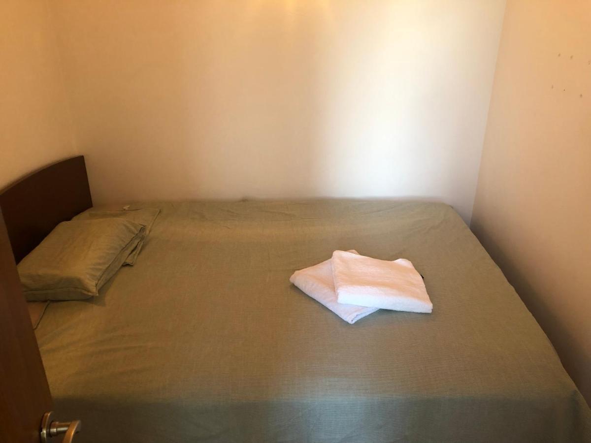 Lovely 1 Bedroom Apartment Close To Old Town Bukarest Exterior foto