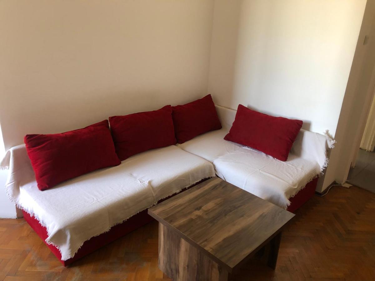 Lovely 1 Bedroom Apartment Close To Old Town Bukarest Exterior foto