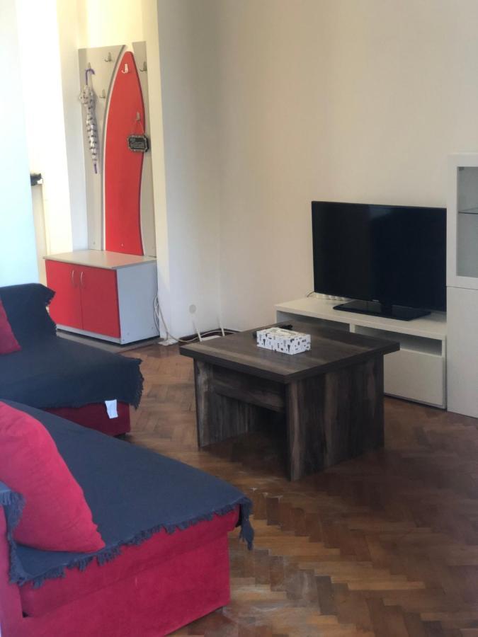 Lovely 1 Bedroom Apartment Close To Old Town Bukarest Exterior foto