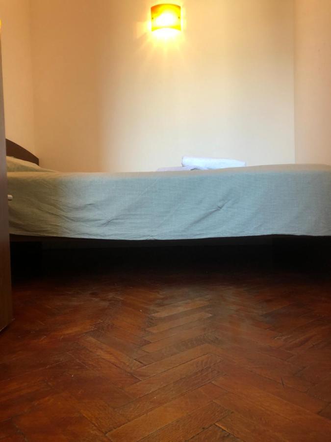 Lovely 1 Bedroom Apartment Close To Old Town Bukarest Exterior foto