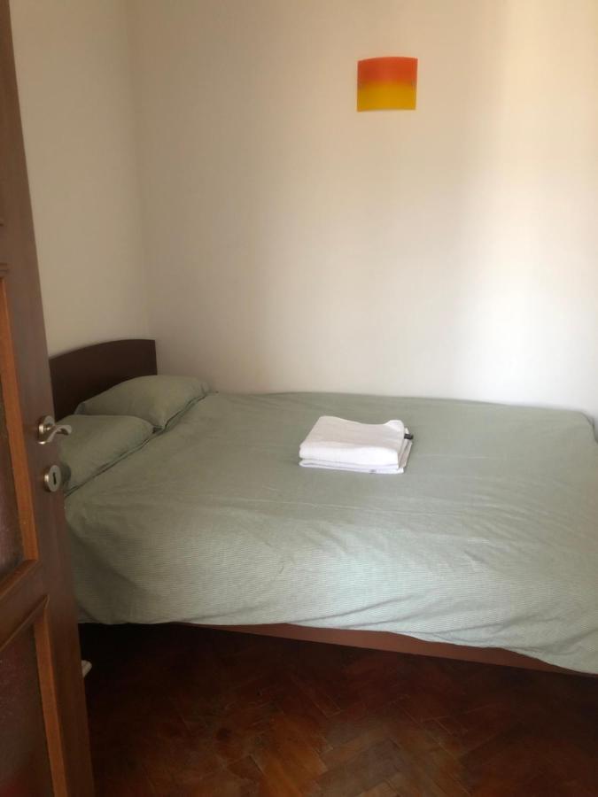 Lovely 1 Bedroom Apartment Close To Old Town Bukarest Exterior foto
