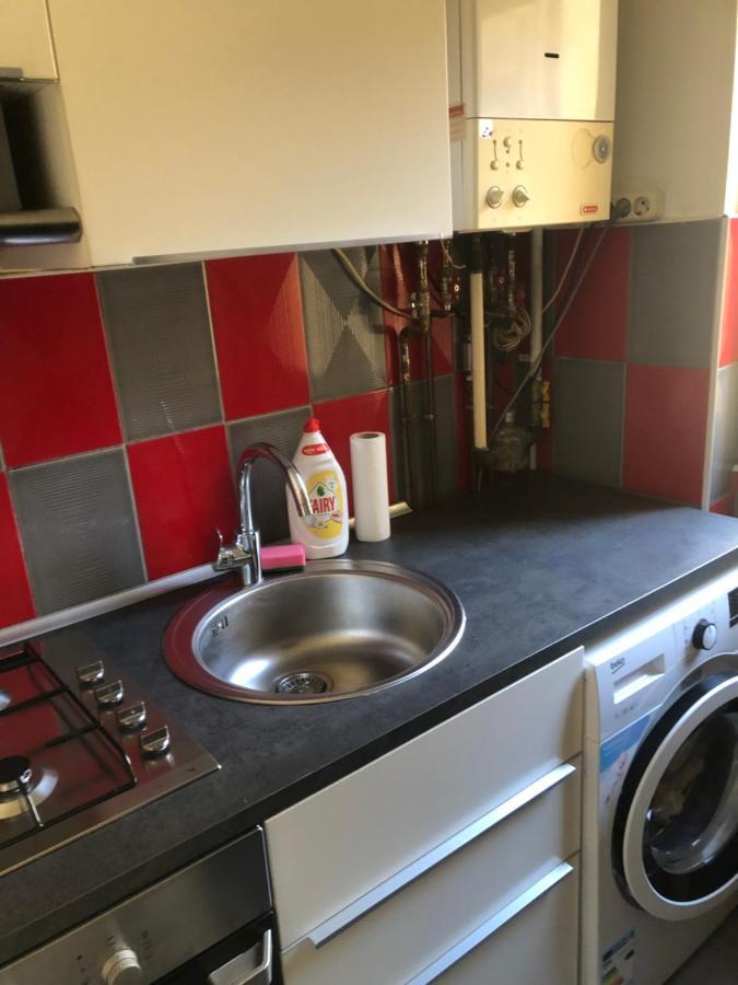 Lovely 1 Bedroom Apartment Close To Old Town Bukarest Exterior foto